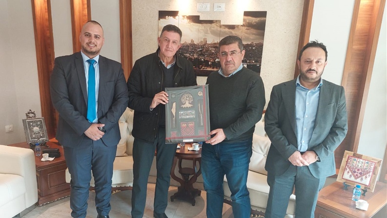 خلال استقباله وفداً من "كهرباء القدس".. جهاز الاستخبارات العسكرية يضع كل امكانياته في خدمة الشركة وطواقمها ويؤكد على الدور الوطني الهام الذي تلعبه