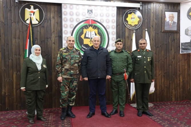 وزير الداخلية يخرج الفوج السادس لأكاديمية الضباط الفلسطينية