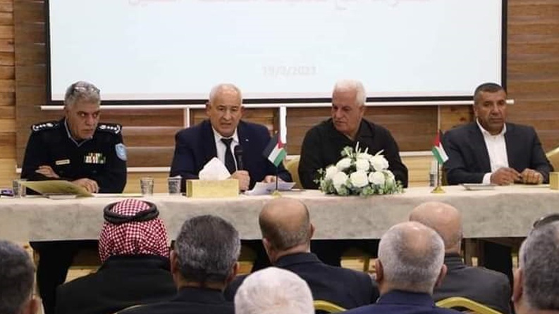 وزير الداخلية يجتمع بمحافظ وفعاليات محافظة الخليل