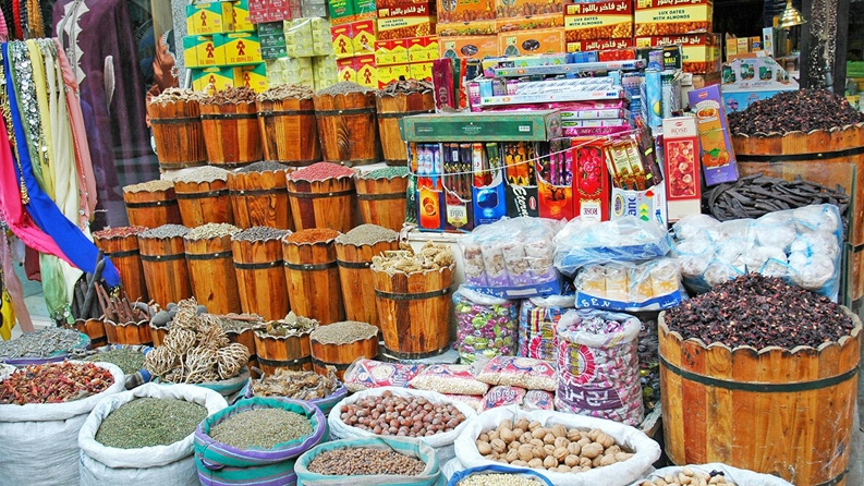 بسبب الغلاء.. المصريون يتراجعون عن شراء أهم سلع رمضان