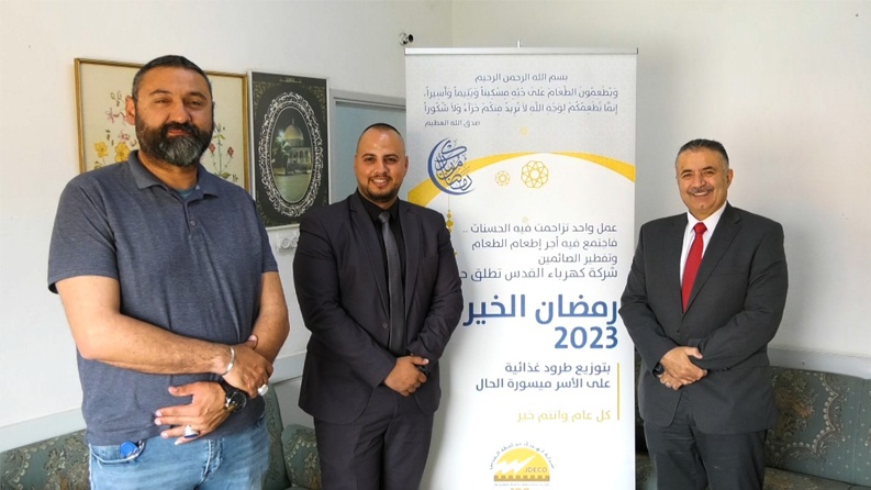 "كهرباء القدس" تلتقي رئيس لجنة زكاة رام الله  وتواصل توزيع طرودها الغذائية ضمن حملة رمضان الخير 2023