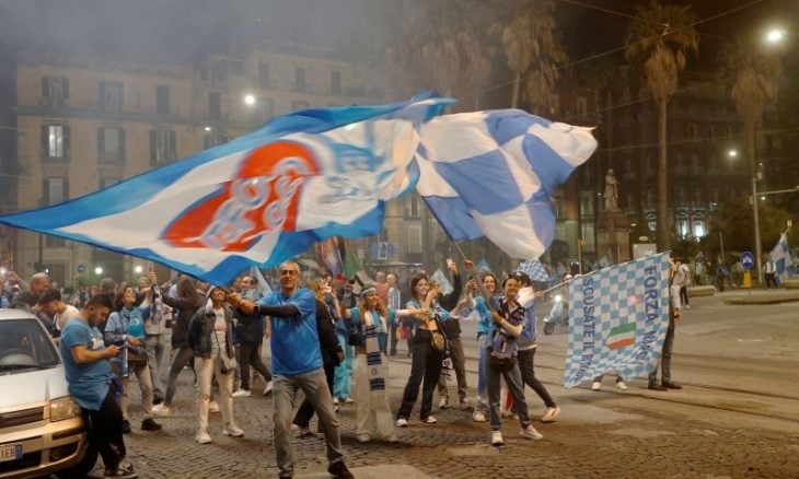 قتيل و7 إصابات خلال احتفالات نابولي بالدوري الإيطالي