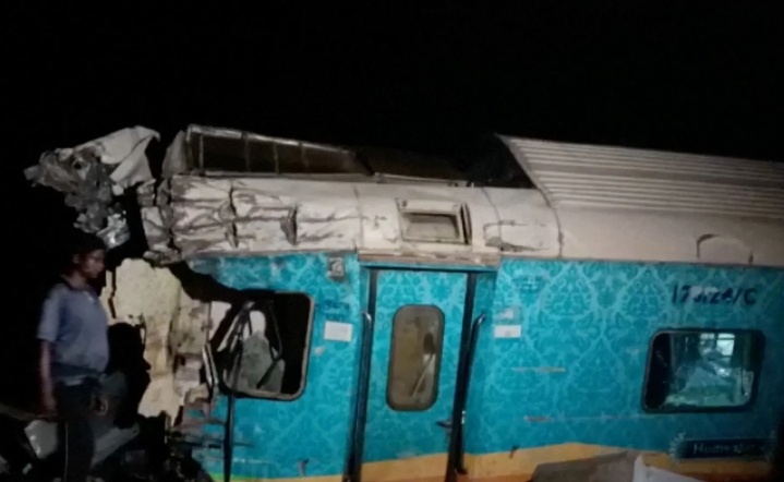 الهند: مئات القتلى والجرحى بحادث تصادم قطارين