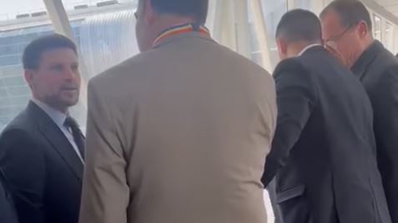 إهانة سموتريتش في فرنسا: تجاهله رسميا.. وتهريبه من المطار
