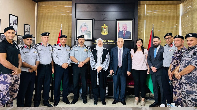 د. غنام والشنطي يسلمان اللواء العبد ابراهيم دعماً مالياً لرفع قدرات الدفاع المدني