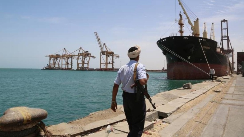 الحوثيون يحظرون مرور جميع السفن المتجهة إلى إسرائيل عبر البحر الأحمر
