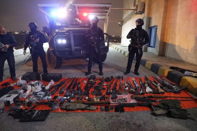 (صور) ضبط 33 مطلوباً بقضايا مخدرات بعملية أمنية شرق الأردن