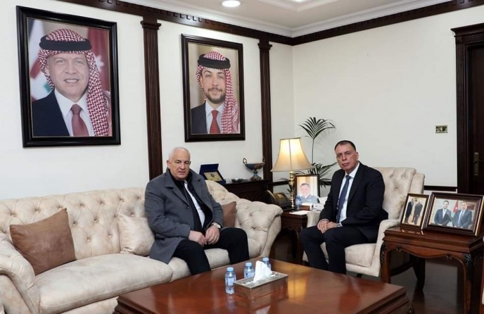 وزير الداخلية يلتقي نظيره الأردني لبحث سبل التعاون