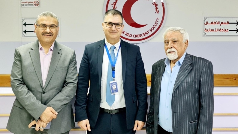 بنك الاسكان يقدم تبرعاً لمستشفى الهلال الاحمر في حلحول