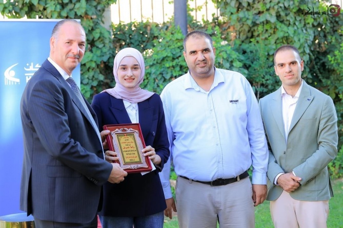 بالتعاون مع مركز ريتش التعليمي- بيت لحم  بنك الاسكان يكرم أوائل طلبة الثانوية العامة