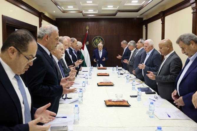 التنفيذية تقرر تشيكل لجنة لإنجاح مبادرة الرئيس بالتوجه لغزة