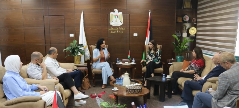 وزارة العمل ومؤسسة مجتمعات عالمية تبحثان فرص التعاون