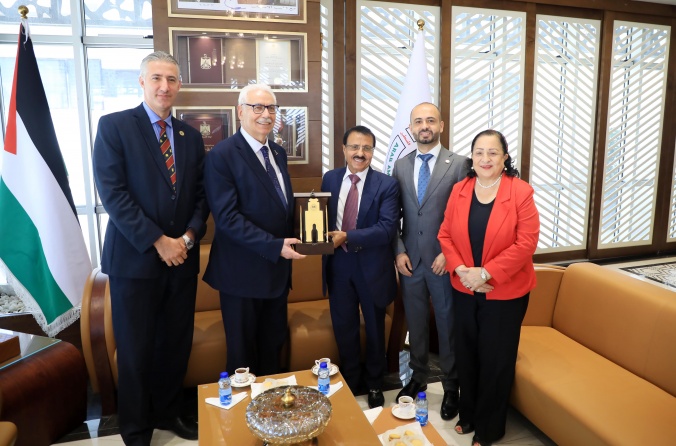 وزير الصحة أبو رمضان: حجم التطور التقني الكبير في مختبرات الجامعة يمثل فخرا للمنظومة التعليمية الصحية في فلسطين