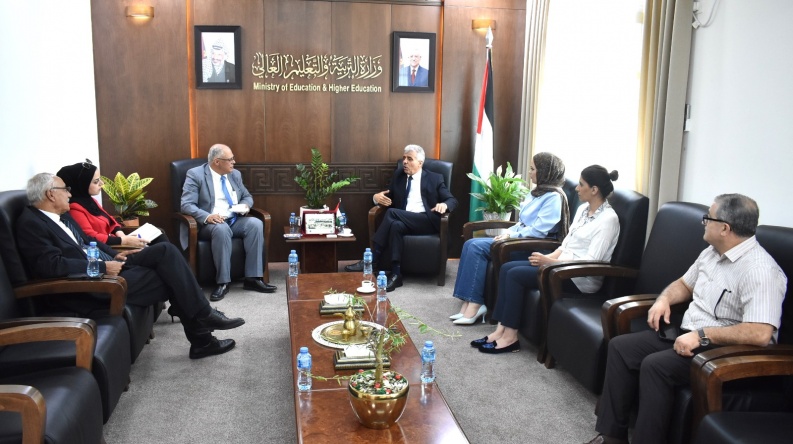برهم يبحث مع الحملة الأكاديمية الدولية تنسيق الجهود لحماية قطاع التعليم