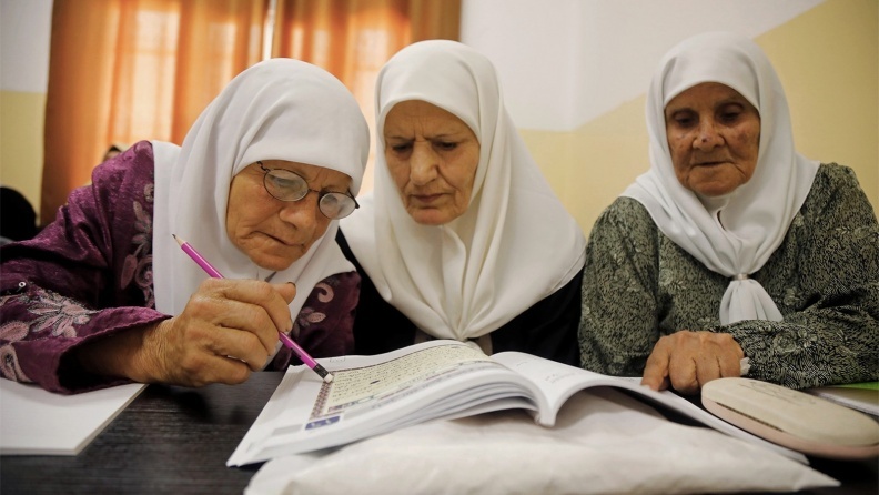 انخفاض معدل الأمية في فلسطين بنسبة 85%