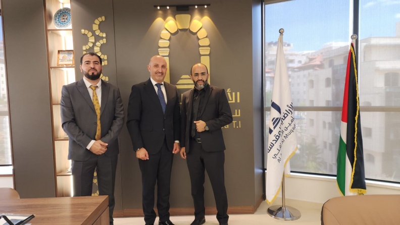 انطلاق الشراكة رسميا بين شركة سمارت هيلث وشركة الأراضي المقدسة للتأمين التكافلي