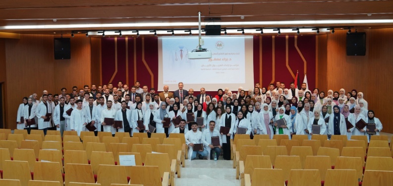 الجامعة العربية الأمريكية تنظم مراسم ارتداء المريول الأبيض للدفعة الثانية من طلبة الطب البشري