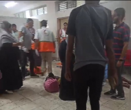 قصف مدرسة رفيدة يحول عيادة الهلال الأحمر بدير البلح إلى مركز طوارئ مؤقت