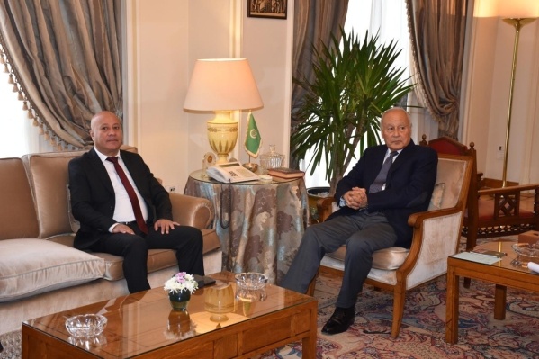 أبو الغيط يستقبل رئيس دائرة شؤون اللاجئين بمنظمة التحرير