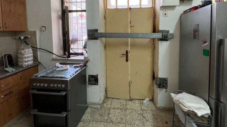 عائلة أبو الهوى تسترجع منزلها وأرضها في الطور من المستوطنين