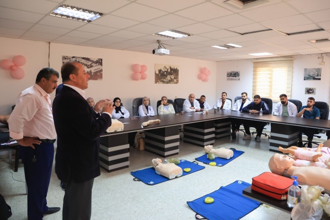 الجامعة العربية الأمريكية والأونروا تطلقان برنامج تدريب للإسعافات الأولية للطواقم العاملة في الوكالة