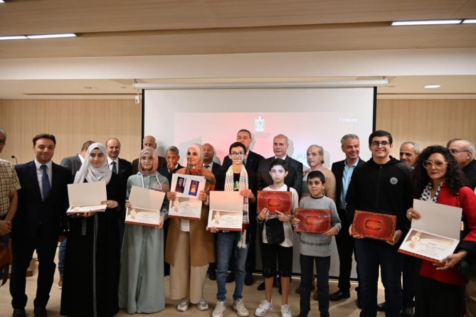 "الثقافة" وسفارتنا بالقاهرة تسلمان جوائز "الكاتب المبدع" للقصة القصيرة للفائزين من أطفال غزة