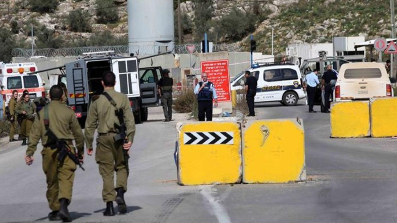 الاحتلال يغلق حاجز جبع شمال القدس