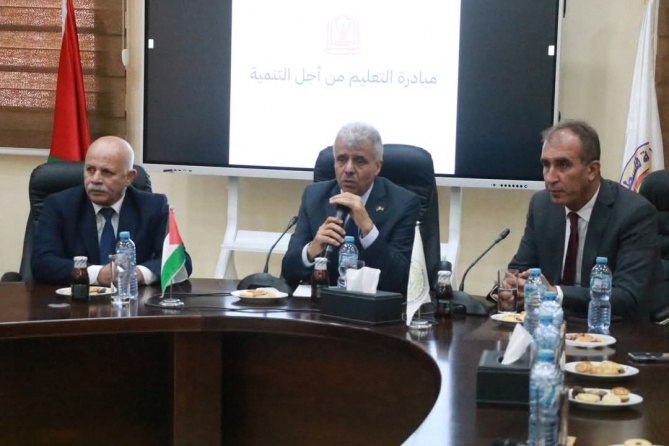 وزير التربية يستعرض مكونات مبادرة "التعليم من أجل التنمية" في طولكرم