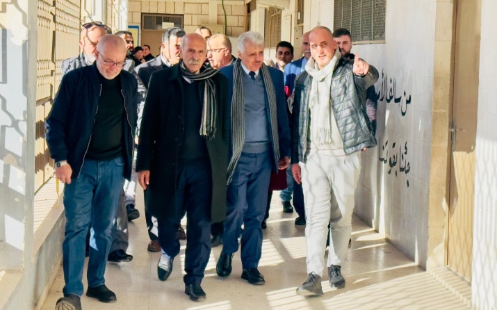 برهم يتفقد مدرسة طارق بن زياد التي تتعرض لانتهاكات الاحتلال في الخليل