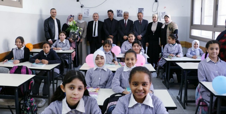 وزير التربية يُطلق الفصل الدراسي الثاني بجولة تفقدية في تربية أريحا