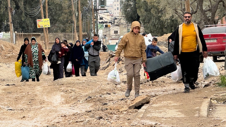 15 ألف لاجئ ينزح من جنين ومخيمها