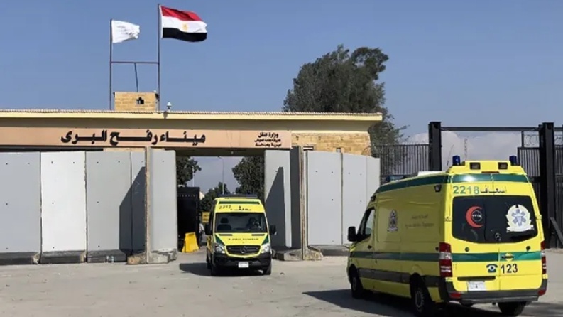 113 مصاباً غزياً نقلوا لمصر منذ بدء وقف إطلاق النار