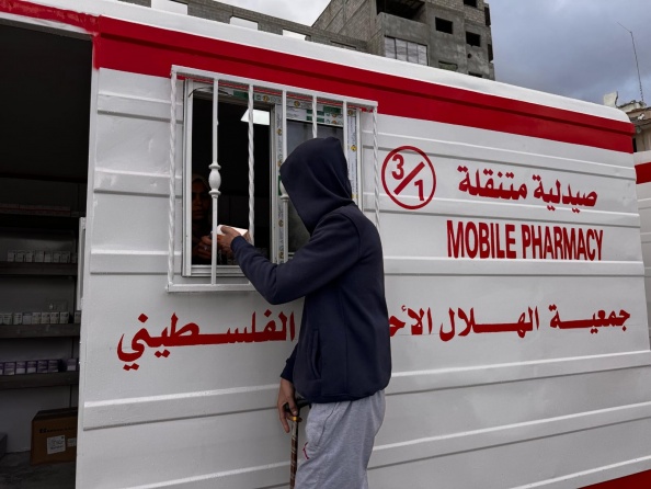 مستشفى الهلال الأحمر الميداني في مدينة غزة يستقبل عشرات المرضى في يومه الأول