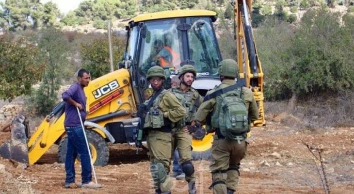الاستيلاء على جرافة في قرية قبيا غرب رام الله