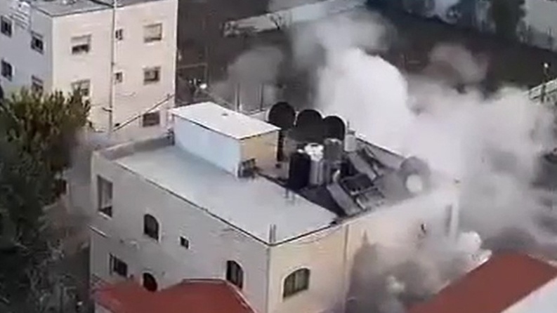 الاحتلال يفجر منزلين في الخليل