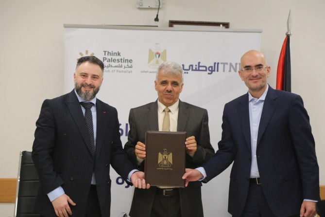 ضمن برنامج المظلة الإغاثية التابعة لوزارة التربية "التربية" والبنك الوطني وجمعية فكر فلسطين يوقعون اتفاقية لدعم التعليم المساند لأطفال غزة