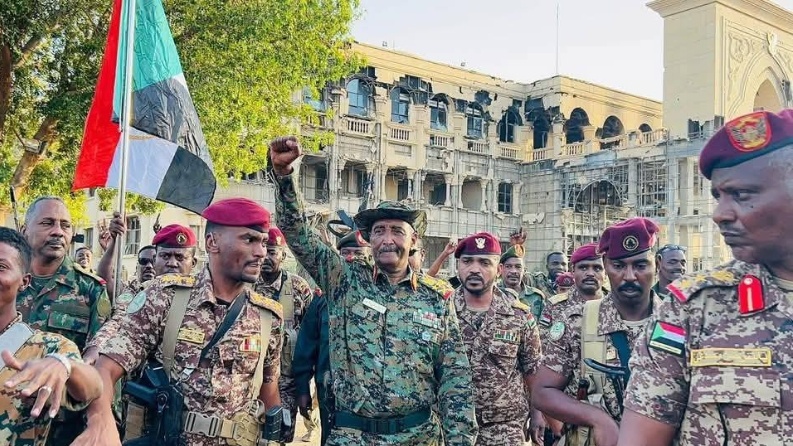 البرهان من القصر الرئاسي بالعاصمة: "الخرطوم حرة"