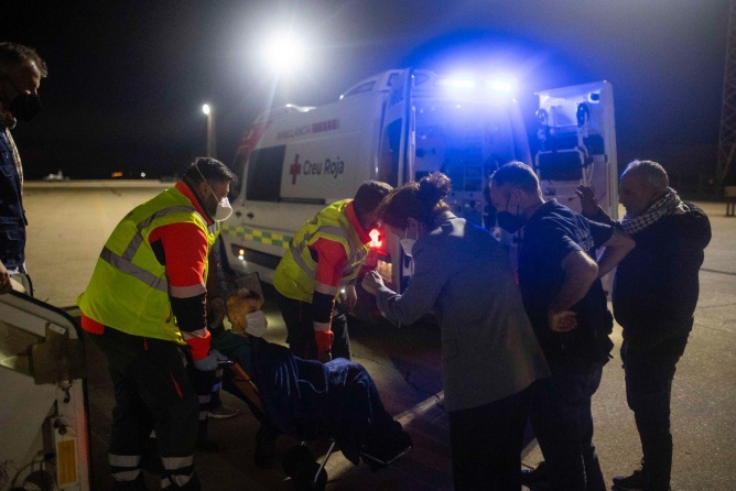 13 طفلاً غزياً مصاباً بالسرطان يصلون إسبانيا لتلقي العلاج