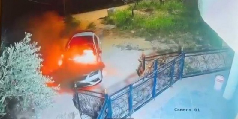 مستوطنون يعتدون على مواطن ويحرقون مركبته شمال سلفيت