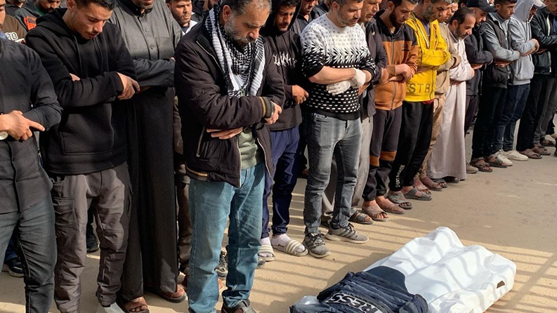 الاحتلال يسلم جثامين 15 شهيدا من قطاع غزة