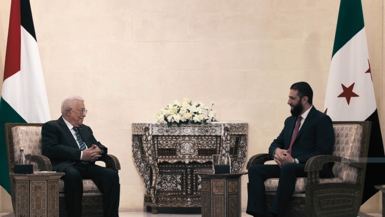 الرئيس عباس يجتمع مع نظيره السوري