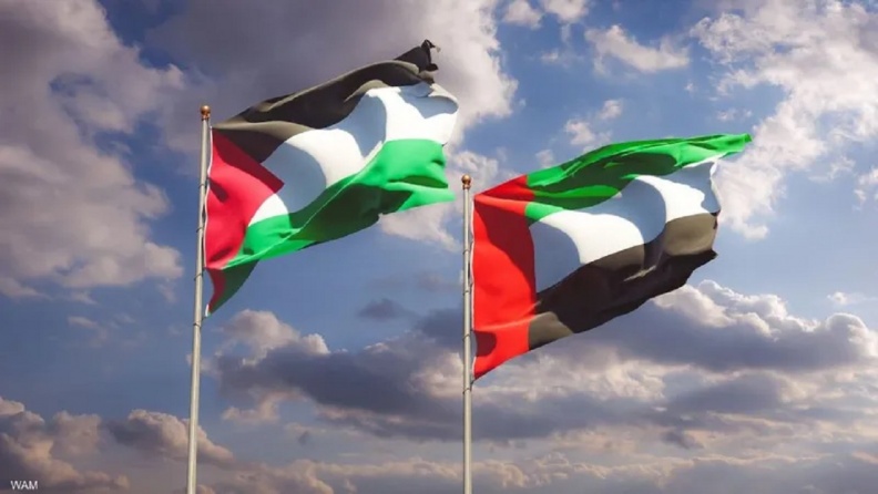 وزير خارجية الإمارات يهاتف الشيخ