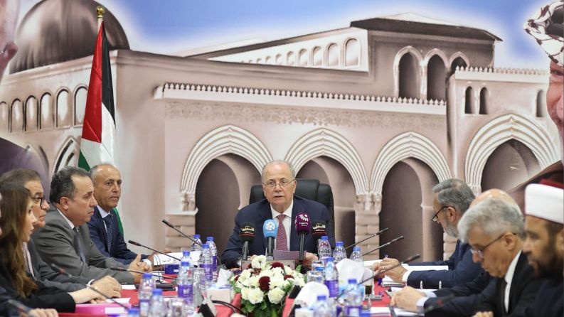 الحكومة تجتمع في جنين 