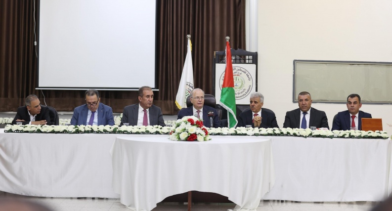 رئيس الوزراء: التعليم هو سلاح أساسي للفلسطينيين في مسيرتهم النضالية والوطنية