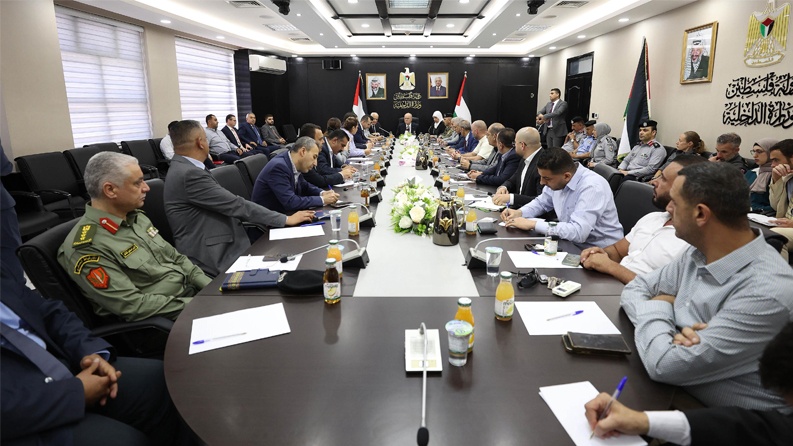 المجلس الأعلى للدفاع المدني يعقد جلسة لمناقشة التحديات الراهنة بحضور رئيس الوزراء