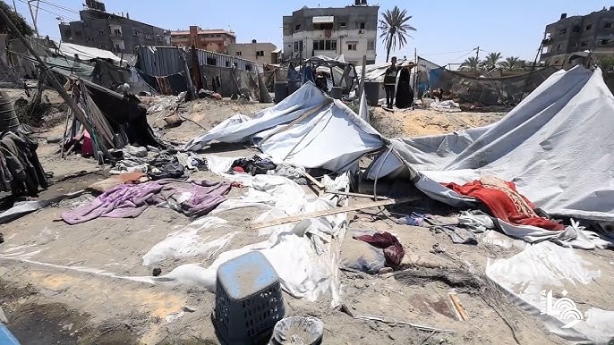 ارتقاء عائلة كاملة باستهداف خيمتهم بمدينة غزة