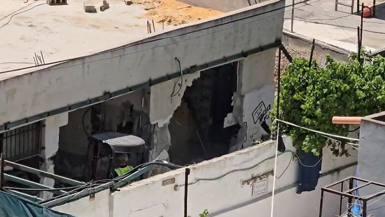 الاحتلال يهدم منزلين في سلوان بالقدس 