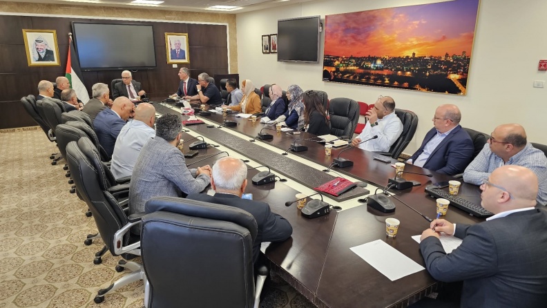 وزير الصحة يبحث مع شركاء القطاع الصحي سبل تعزيز التعاون