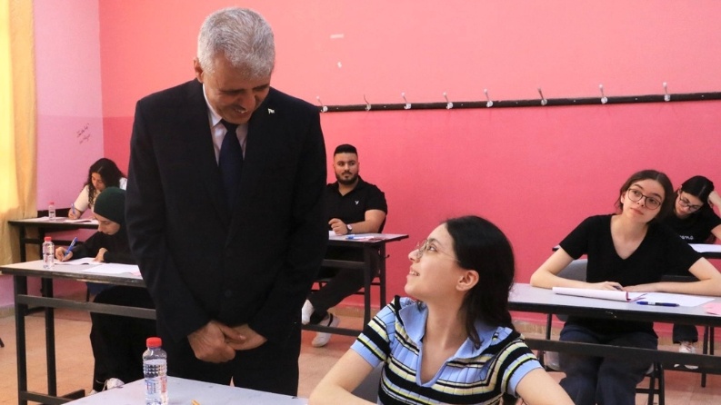 انطلاق امتحانات الثانوية العامة في الضفة والخارج