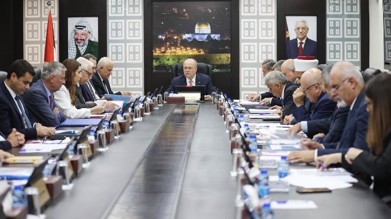مجلس الوزراء يدعو لتكثيف الضغط الدولي لوقف العدوان على شعبنا